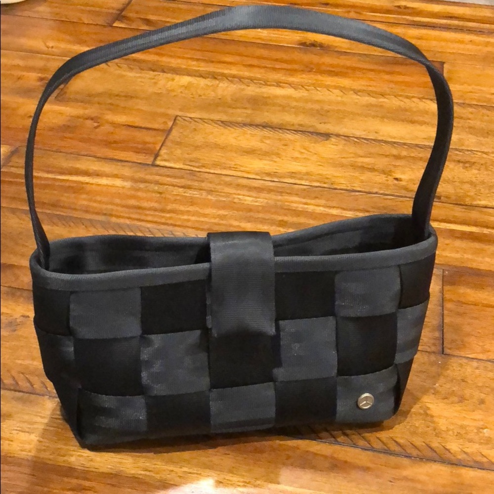 Seatbelt purse